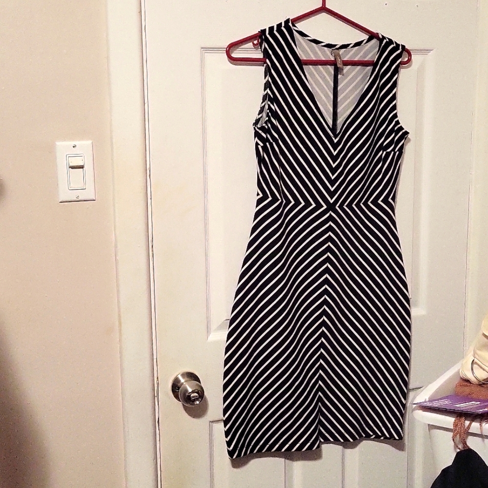 Thyme women's Black & white stripes  dress size medium